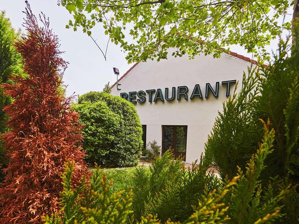 Hotel Campanile Melun Sénart Vert-Saint-Denis Esterno foto