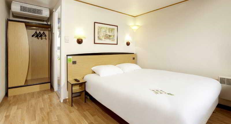 Hotel Campanile Melun Sénart Vert-Saint-Denis Esterno foto